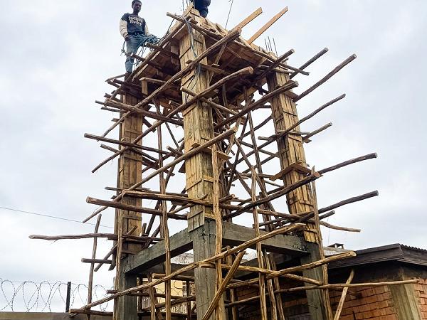 Casting the tower inside its timber formwork, photograph 3